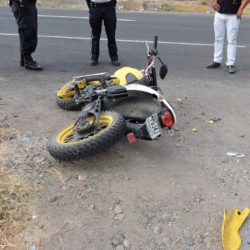 Motociclista herido en choque por alcance contra una camioneta