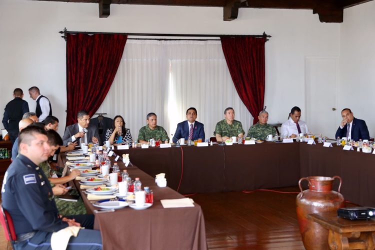 Se reunirá Gobernador con periodistas en Apstzingán.