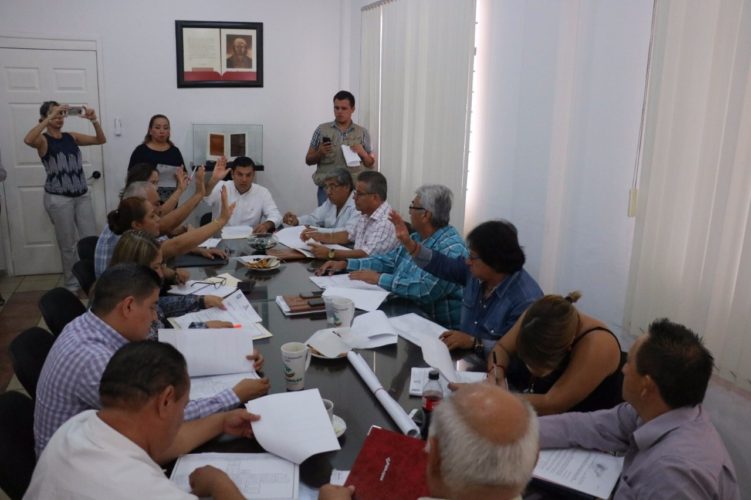 Acahuato beneficiado con rehabilitación de camino y acceso a las Maravillas