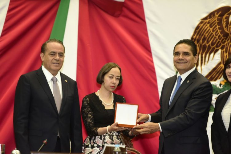 Asiste Gobernador a entrega de Presea Melchor Ocampo al artista Agustín Cárdenas Castro