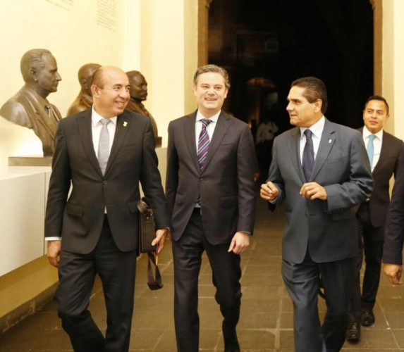 Educación, un tema permanente en la agenda por Michoacán: Silvano Aureoles