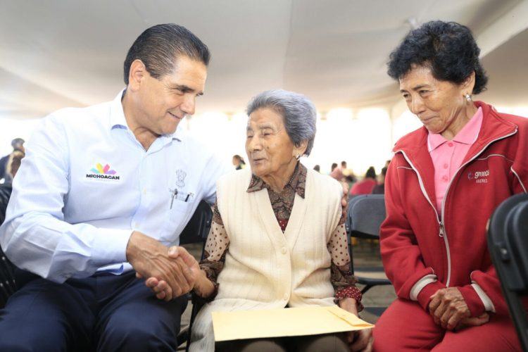 Incrementarán apoyos para adultos mayores en Michoacán, compromete Gobernador