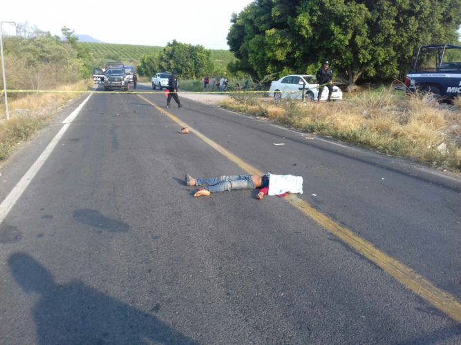 Motociclista muere arrollado