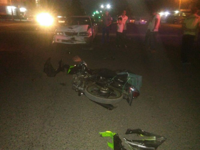 Chocan taxi y motocicleta