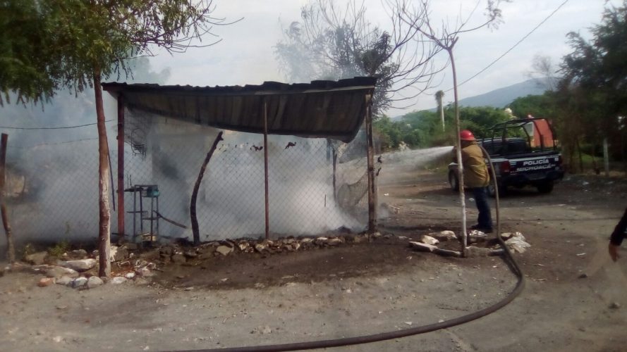 Se quema casa por corto circuito