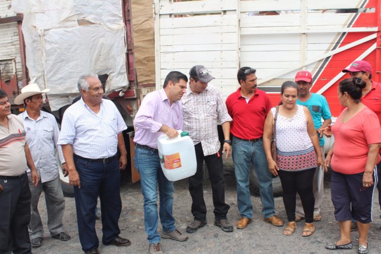 Entregan fertilizante orgánico para campesinos