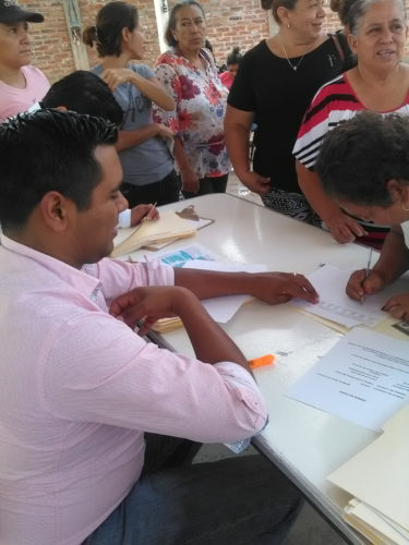 Entregan microcréditos de Palabra de Mujer en Comunidad Modelo