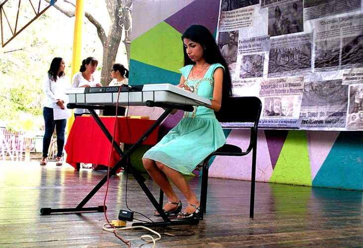 Concluyen cursos alumnos del Centro Cultural “La Estación”; el presidente César Chávez hace entrega de reconocimientos