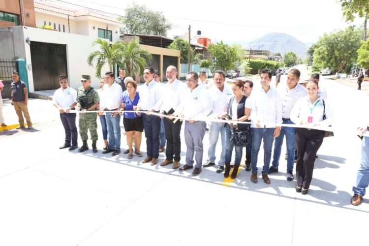 Inaugura Silvano Aureoles obras  por 3.5 mdp en Apatzingán
