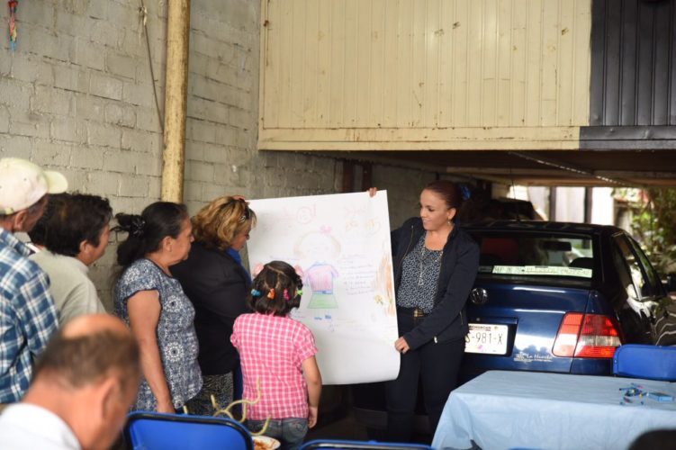 Andrea Villanueva lleva capacitaciones vecinales para que los ciudadanos defiendan sus derechos