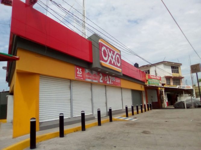 Cerradas tiendas Oxxo