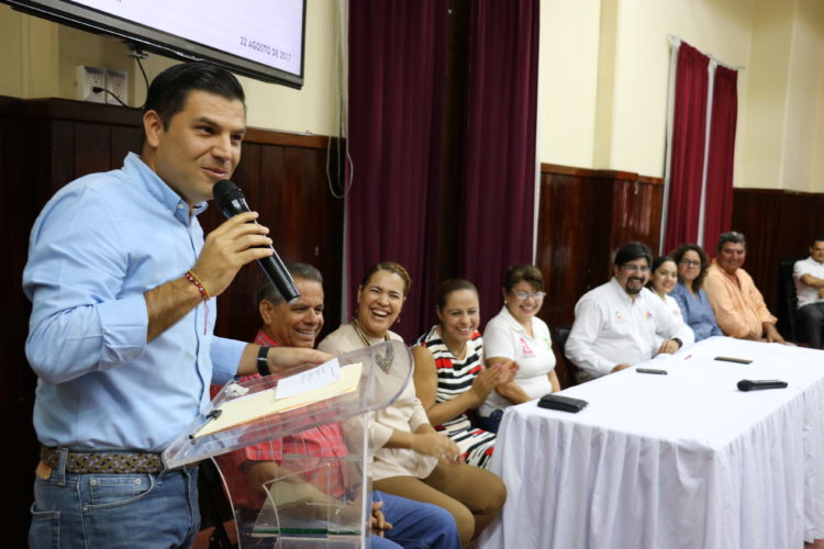 Arremete presidente de Apatzingán contra Fabiola Alanís Sámano