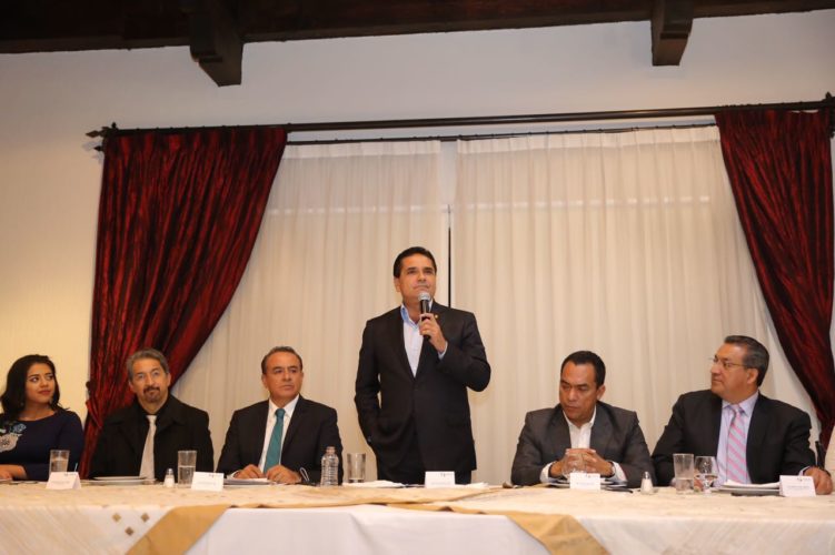 Compromete Gobernador encauzar proyectos de jóvenes parlamentarios