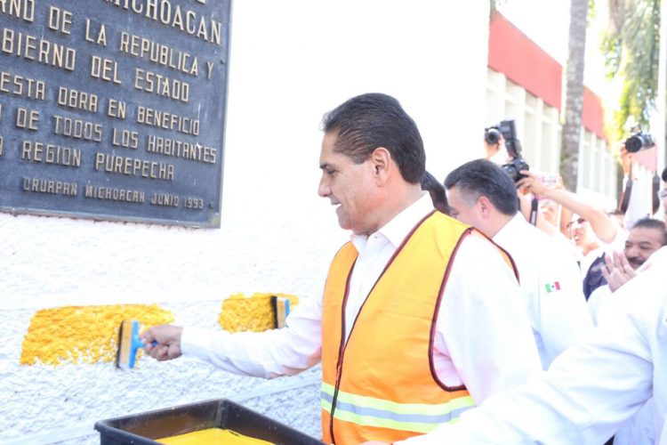 Arranca Gobernador ampliación y rehabilitación del Hospital General de Uruapan