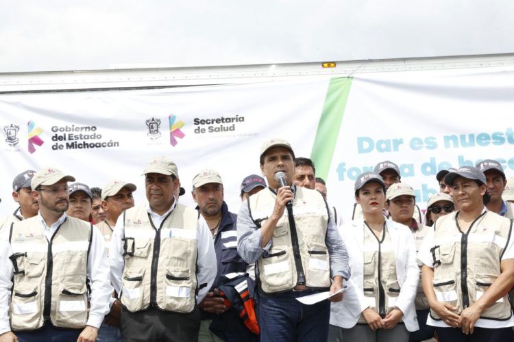 Da Silvano Aureoles banderazo de salida a convoyes de ayuda humanitaria para damnificados por sismo