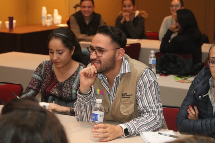 Debaten y analizan enlaces de comunicación sobre perspectiva de género