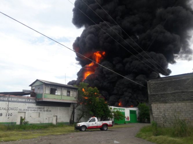 Un herido y cuantiosos daños materiales al explotar pipas con combustible en bodegas de "Aga"