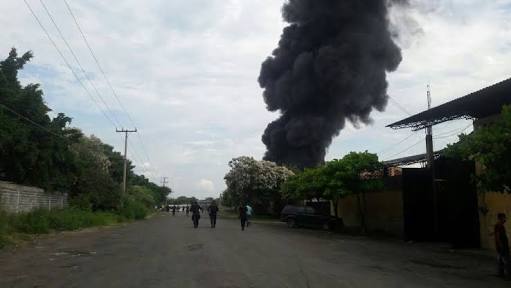 No en "Aga", sino en bodega aledaña, megaincendio de ayer en Apatzingán