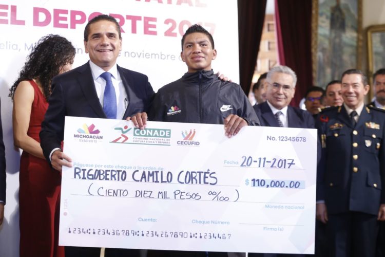 Entrega Silvano Aureoles Premio Estatal del Deporte 2017