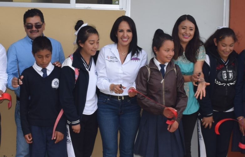 Fortalece IIFEEM infraestructura educativa en Charapan