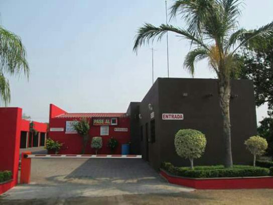 Sujetos armados asaltan motel y le prenden fuego en Nueva Italia