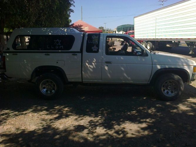 Roban camioneta Nissan