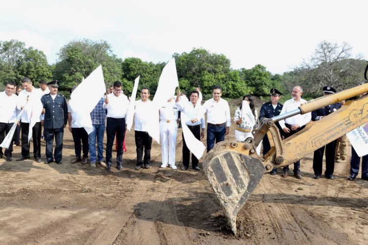 Inicia Gobernador construcción de Complejo Administrativo y Policial Regional de Lázaro Cárdenas
