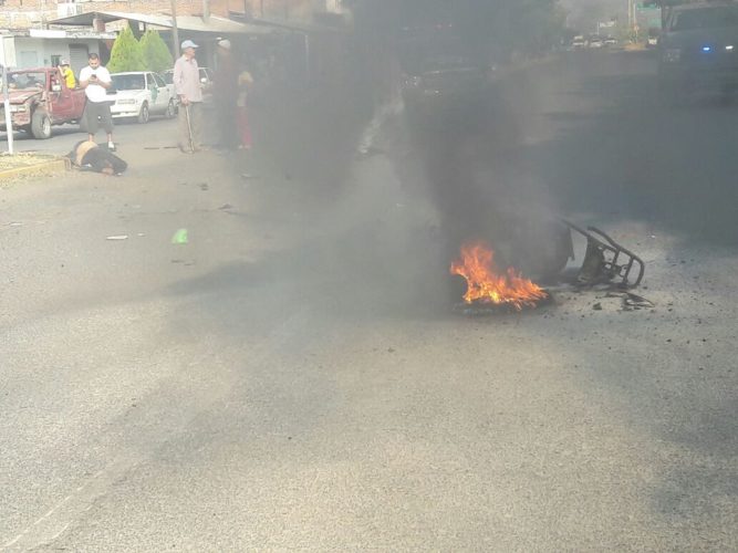 Muere pareja de motociclistas atropellada: niño resulta herido