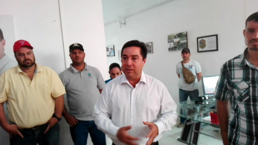 Campesinos de El Alcalde-Bateas reciben apoyo del diputado local