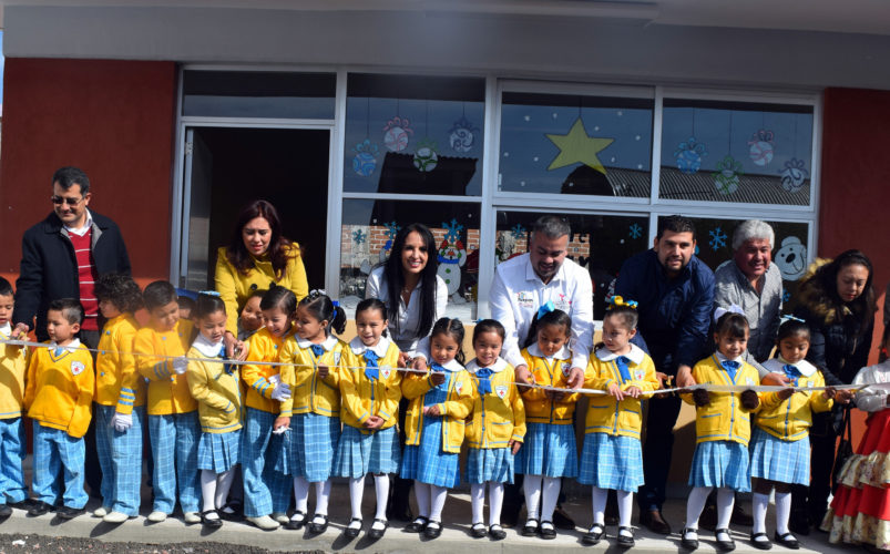 Entrega IIFEEM infraestructura en Preescolar de Tuxpan