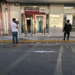 Desprenden y roban cajero de Banorte-Apatzingán