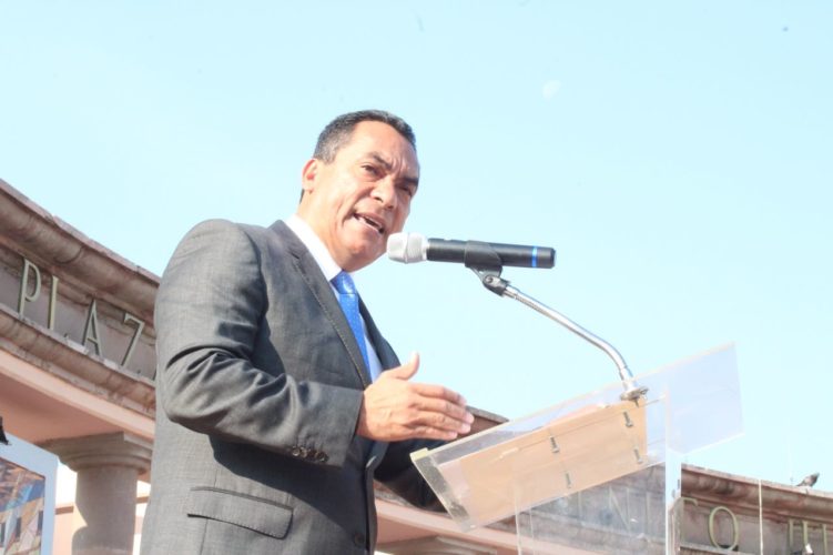 La mejor forma de honrar la Constitución es promoviendo y defendiendo sus postulados: Adrián López