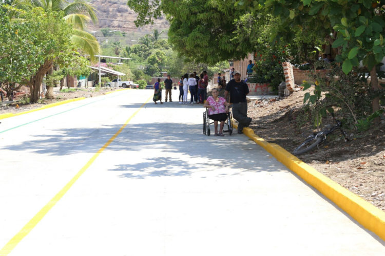 Ejecuta SCOP obras viales y educativas en Tepalcatepec por 25.94 mdp
