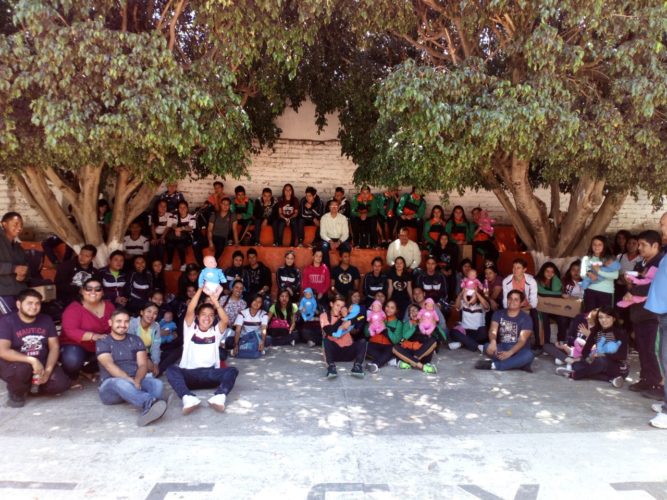 Con bebés robots, concientizan a estudiantes del CECyTEM sobre prevención de embarazos