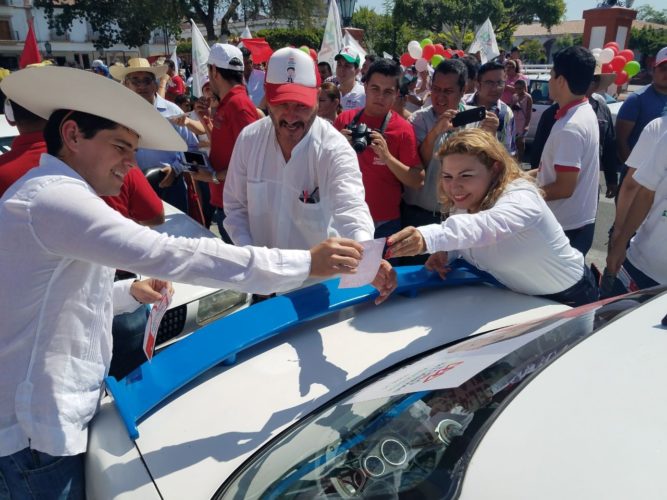Má incidentes que campaña, durante visita de Ixtláhuac a Apatzingán