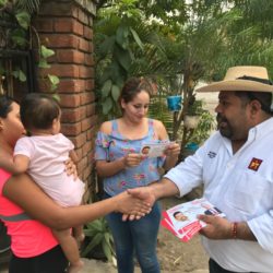 Paco Huacus se reúne con pobladores de Huizontla y Hihuitlán, abandonados por gobernantes y políticos