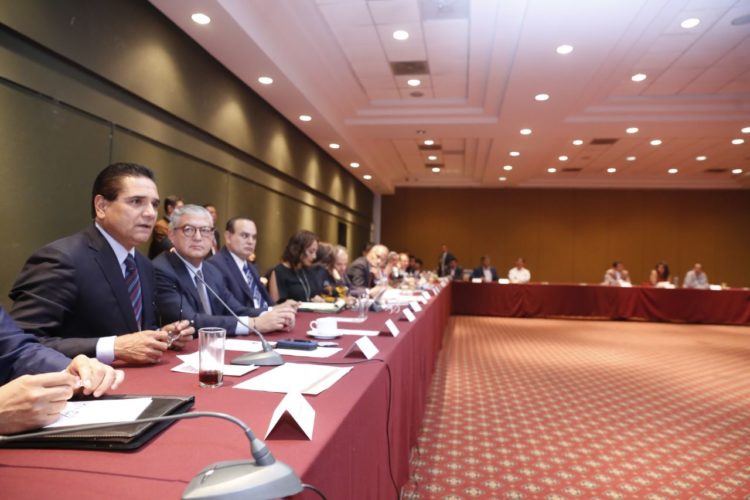 Llama Gobernador Silvano Aureoles a fortalecer trabajo en equipo
