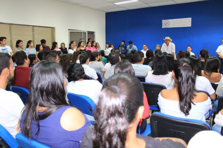 Universitarios con visión es lo que requiere Apatzingán: Genaro Guízar