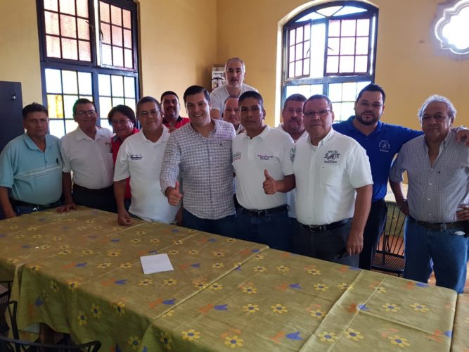 Propone César Chávez reducir el costo de licencias de manejo