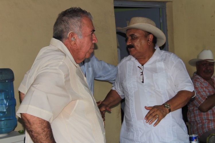 Integrantes del ejido Apatzingán se suman a Genaro Guízar
