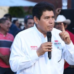 Unidos todos los sectores de Múgica, saldremos adelante: Raymundo Arreola