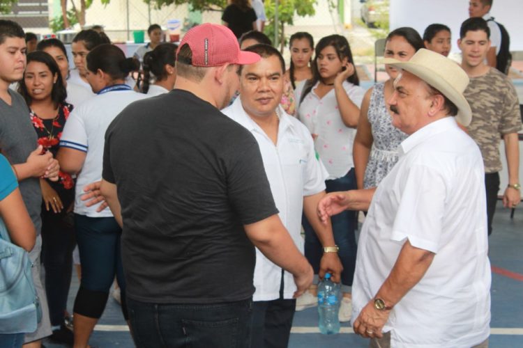 Atraer inversiones para generar empleo una de las metas de Genaro Guízar 