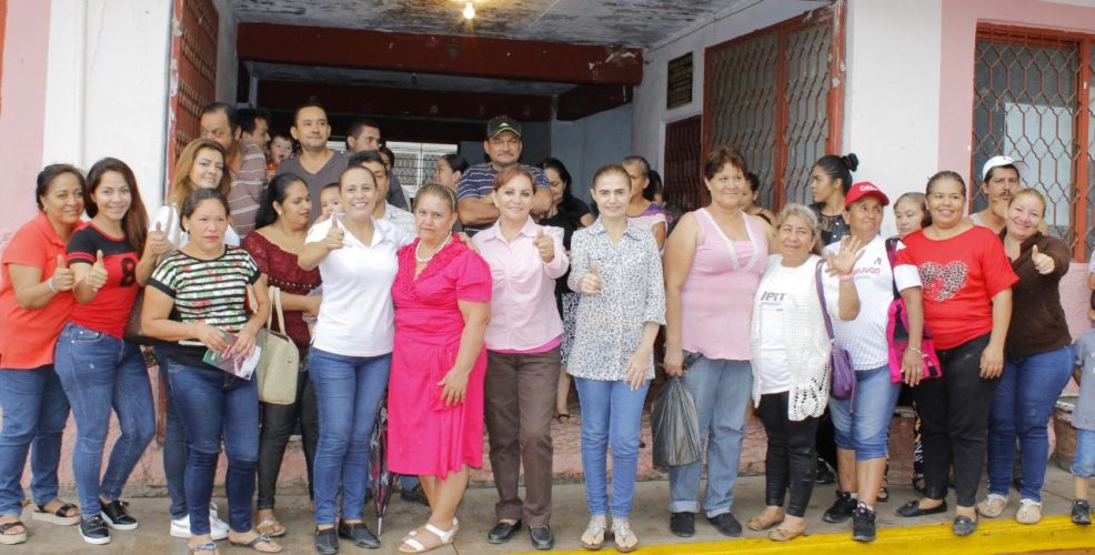 Lupita Hernández impulsará alternativas de solución para resolver falta de agua en Acahuato.