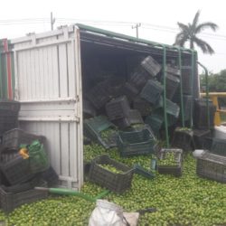 Vuelca camioneta; un muerto y diez heridos, el resultado