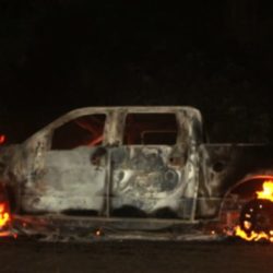 Incendian camioneta y la abandonan en la Uruapan-Lombardía