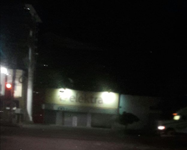 Fracasan ladrones en robar a Elektra de avenida Madero 
