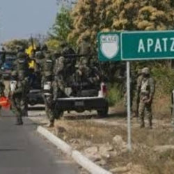 Buscan autos robados, en Apatzingán