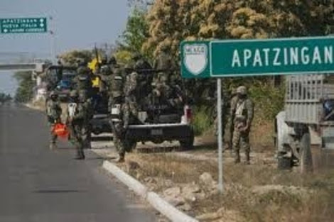 Buscan autos robados, en Apatzingán