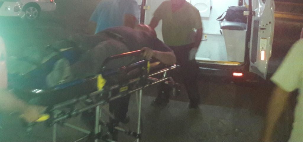 Encuentran hombre herido a balazos