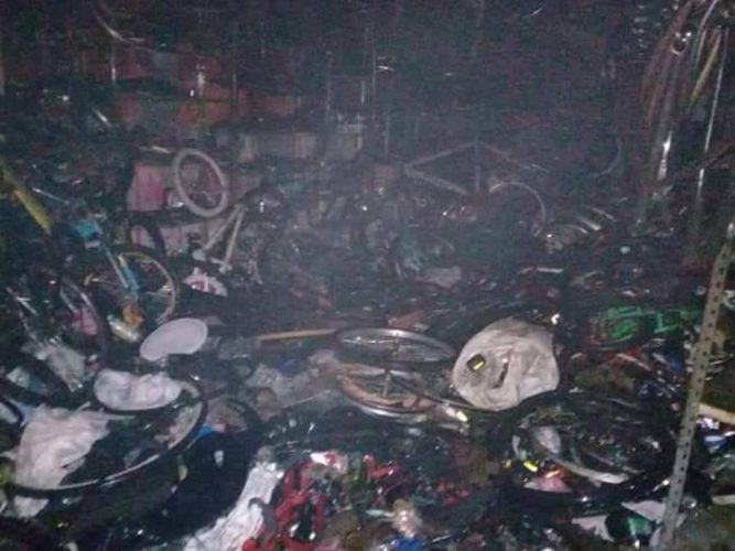 Tras corto en el cableado eléctrico se incendia taller de bicicletas 
